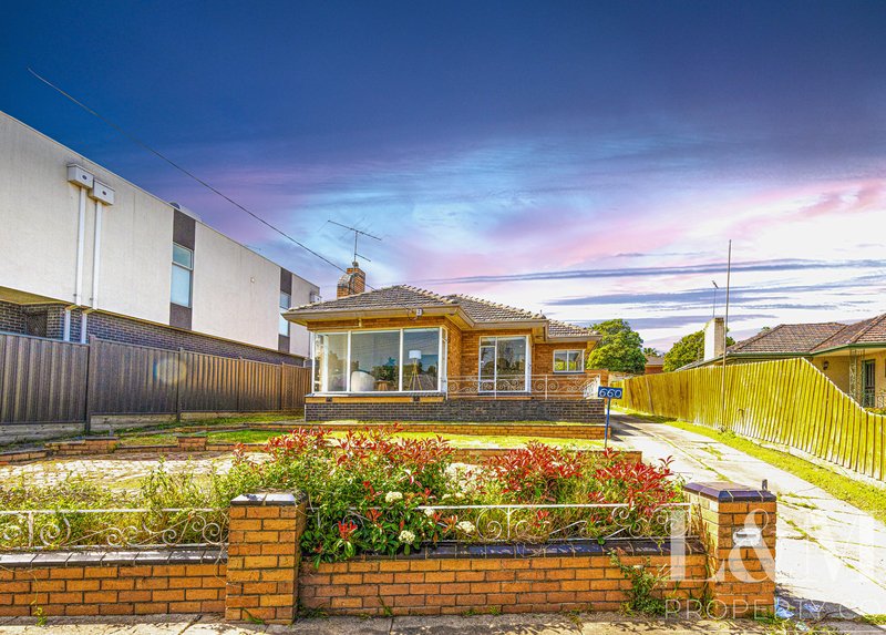 Photo - 660 Pascoe Vale Road, Oak Park VIC 3046 - Image 4