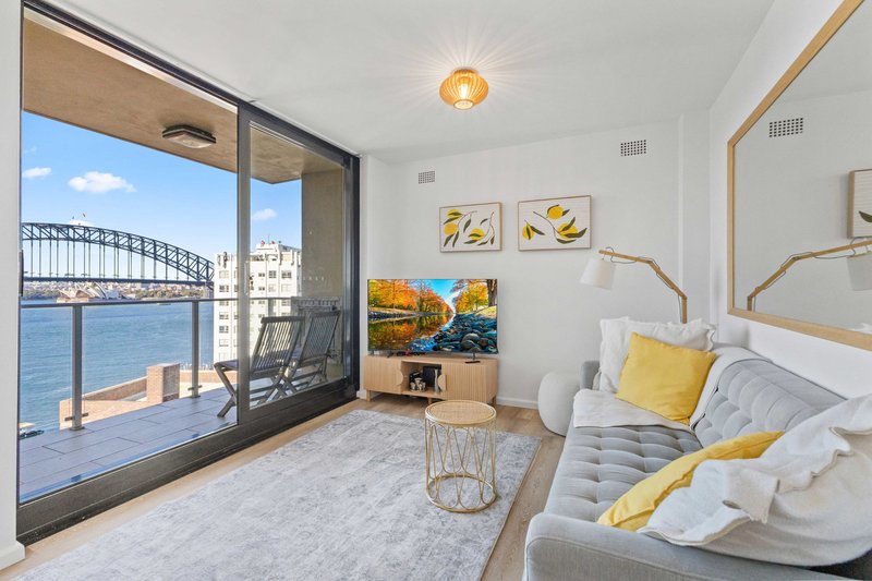 Photo - 66/21 East Crescent Street, Mcmahons Point NSW 2060 - Image 2