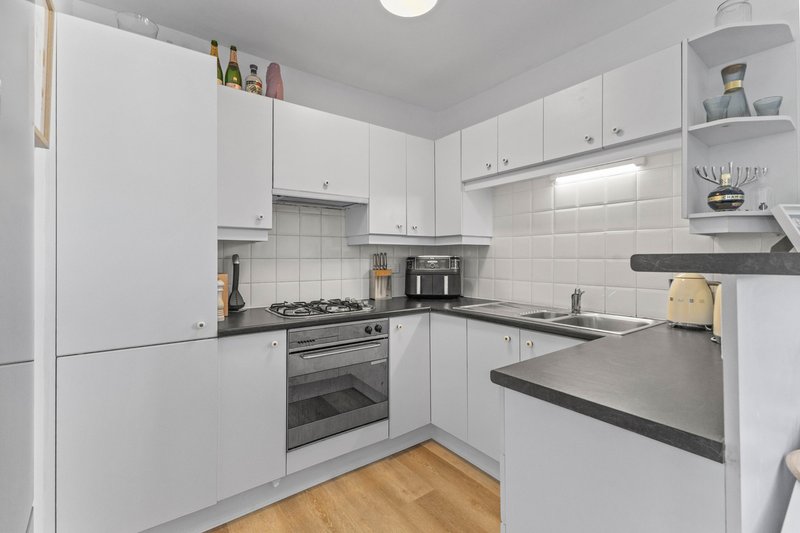 Photo - 66/21 East Crescent Street, Mcmahons Point NSW 2060 - Image 6