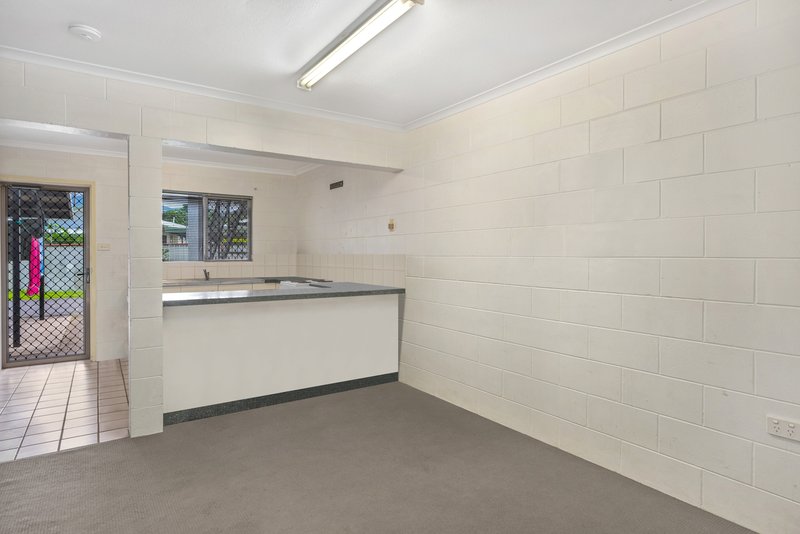 Photo - 6/64 Pease Street, Manoora QLD 4870 - Image 5