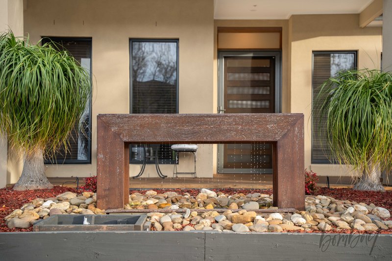 Photo - 665 Grand Boulevard, Mickleham VIC 3064 - Image 2