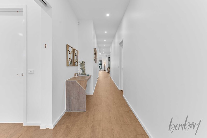 Photo - 665 Grand Boulevard, Mickleham VIC 3064 - Image 3