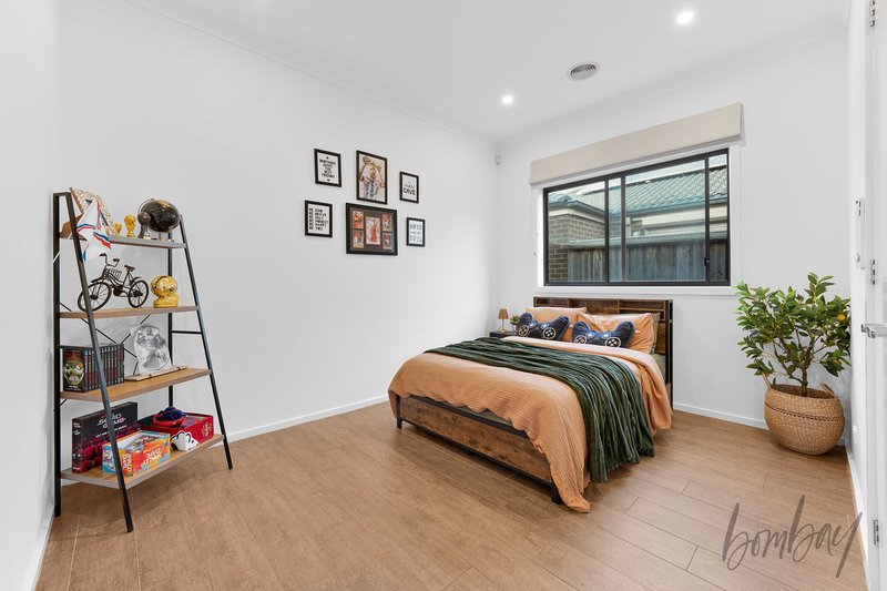 Photo - 665 Grand Boulevard, Mickleham VIC 3064 - Image 7