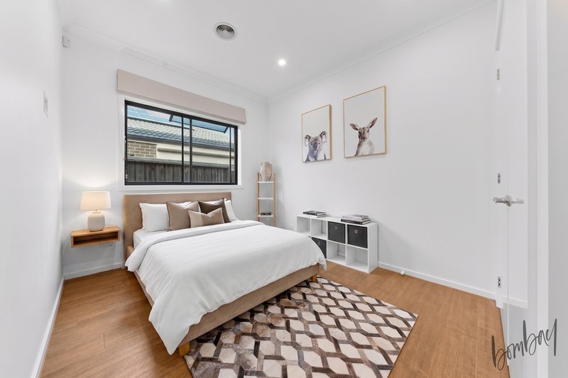 Photo - 665 Grand Boulevard, Mickleham VIC 3064 - Image 9