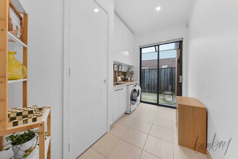 Photo - 665 Grand Boulevard, Mickleham VIC 3064 - Image 10