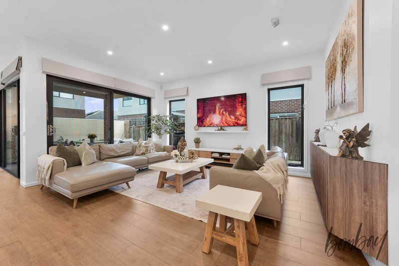 Photo - 665 Grand Boulevard, Mickleham VIC 3064 - Image 12