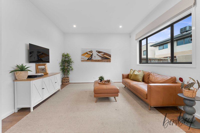 Photo - 665 Grand Boulevard, Mickleham VIC 3064 - Image 13