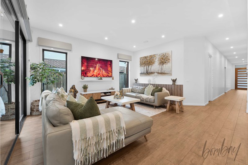 Photo - 665 Grand Boulevard, Mickleham VIC 3064 - Image 14
