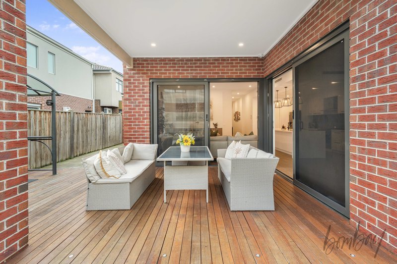 Photo - 665 Grand Boulevard, Mickleham VIC 3064 - Image 18