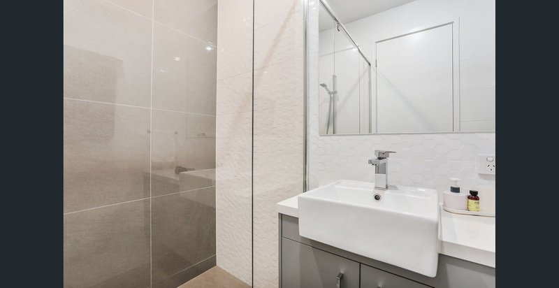 Photo - 6/66 Lambert Road, Indooroopilly QLD 4068 - Image 8