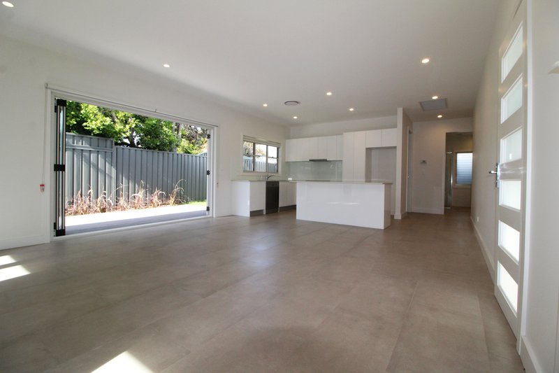 Photo - 66a Sydney Ave , Umina Beach NSW 2257 - Image 4