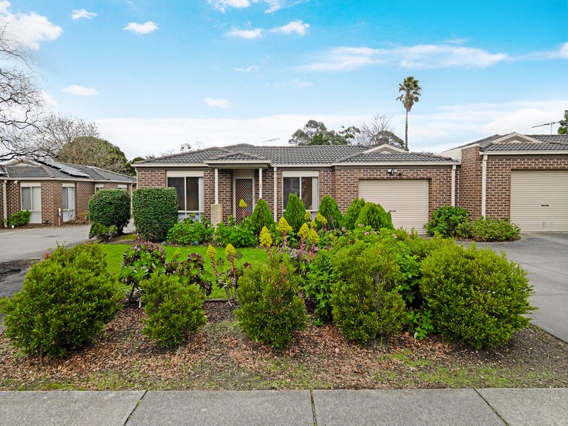 Photo - 6/7-9 Elizabeth Street, Cranbourne North VIC 3977 - Image 1