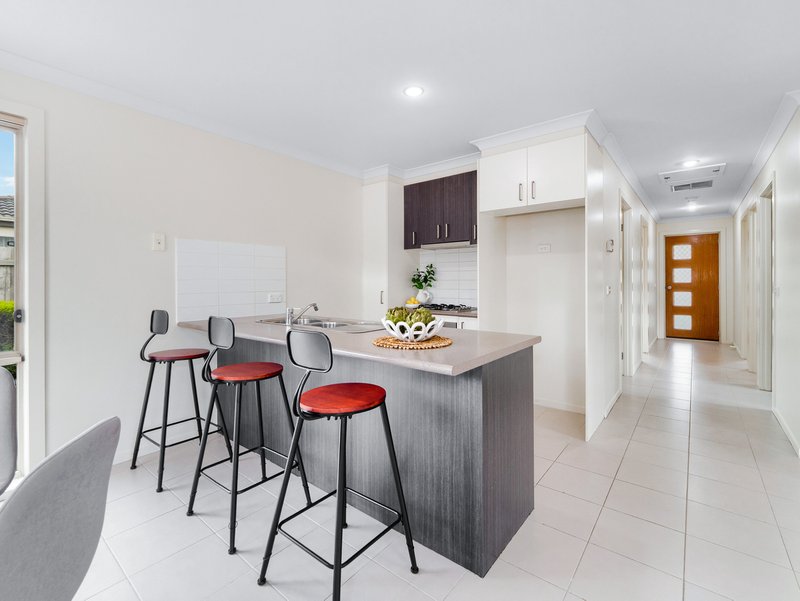 Photo - 6/7-9 Elizabeth Street, Cranbourne North VIC 3977 - Image 2