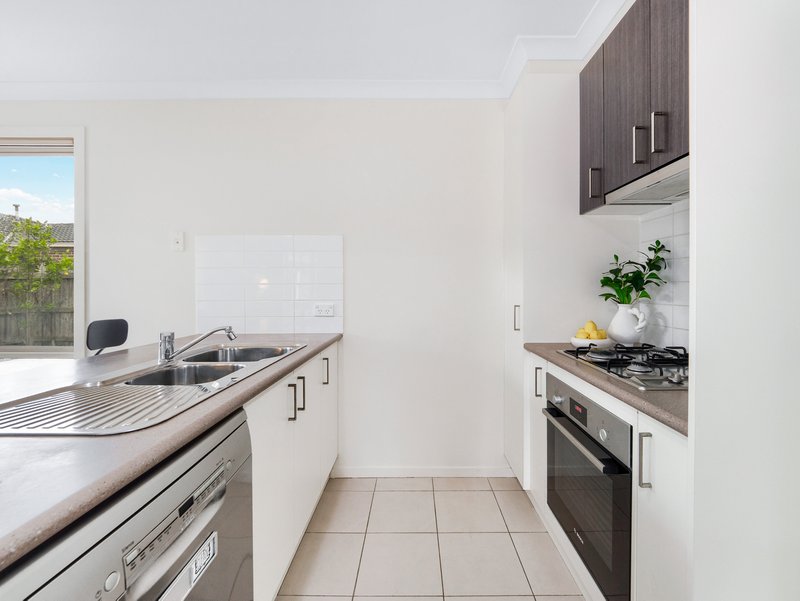 Photo - 6/7-9 Elizabeth Street, Cranbourne North VIC 3977 - Image 3