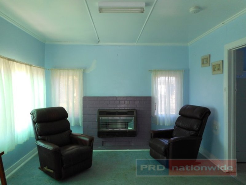 Photo - 67 Blowering Road, Tumut NSW 2720 - Image 2