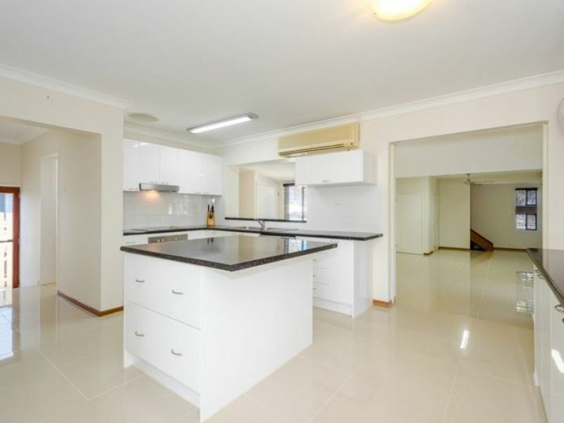 Photo - 67 Booth Avenue, Tannum Sands QLD 4680 - Image 2