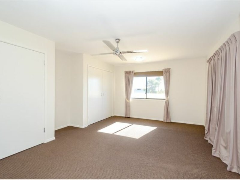 Photo - 67 Booth Avenue, Tannum Sands QLD 4680 - Image 5