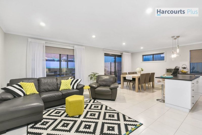 Photo - 67 Brooklyn Drive, Hallett Cove SA 5158 - Image 3