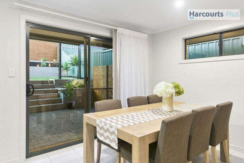 Photo - 67 Brooklyn Drive, Hallett Cove SA 5158 - Image 9