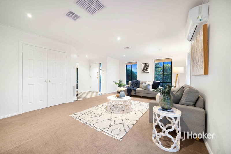 Photo - 67 Canonbury Circle, Seabrook VIC 3028 - Image 4