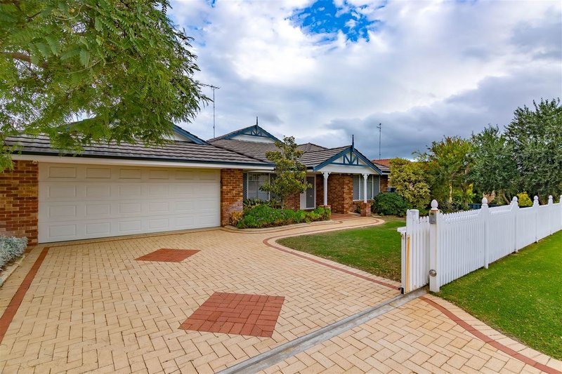 Photo - 67 Caravel Way, Halls Head WA 6210 - Image 2