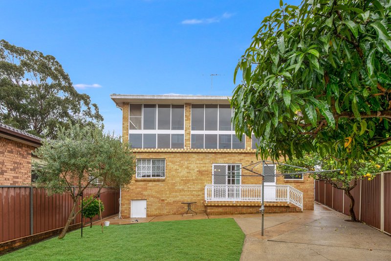 Photo - 67 Carnavon Crescent, Georges Hall NSW 2198 - Image 12