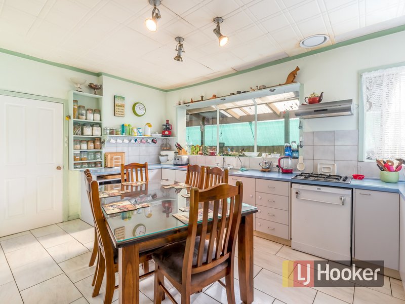 Photo - 67 Circle Drive South, Cranbourne VIC 3977 - Image 3