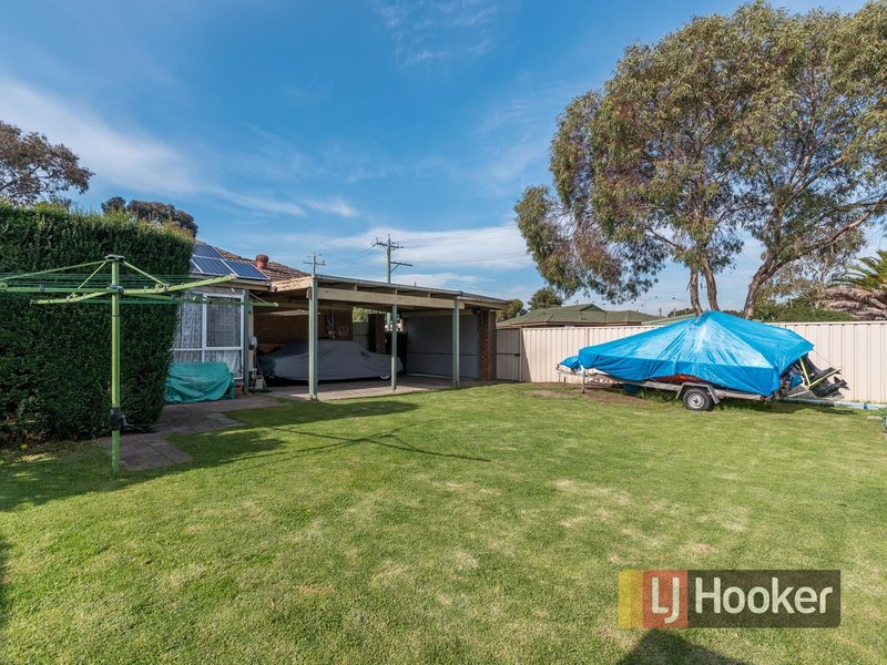 Photo - 67 Circle Drive South, Cranbourne VIC 3977 - Image 4