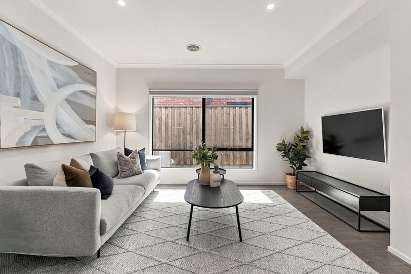 Photo - 67 Creekside Circuit, Hillside VIC 3037 - Image 3