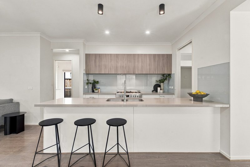 Photo - 67 Creekside Circuit, Hillside VIC 3037 - Image 4