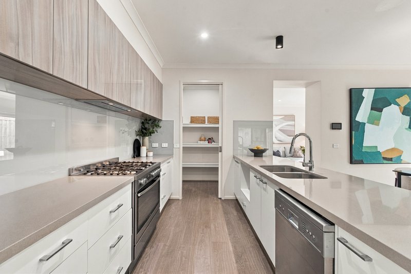 Photo - 67 Creekside Circuit, Hillside VIC 3037 - Image 5