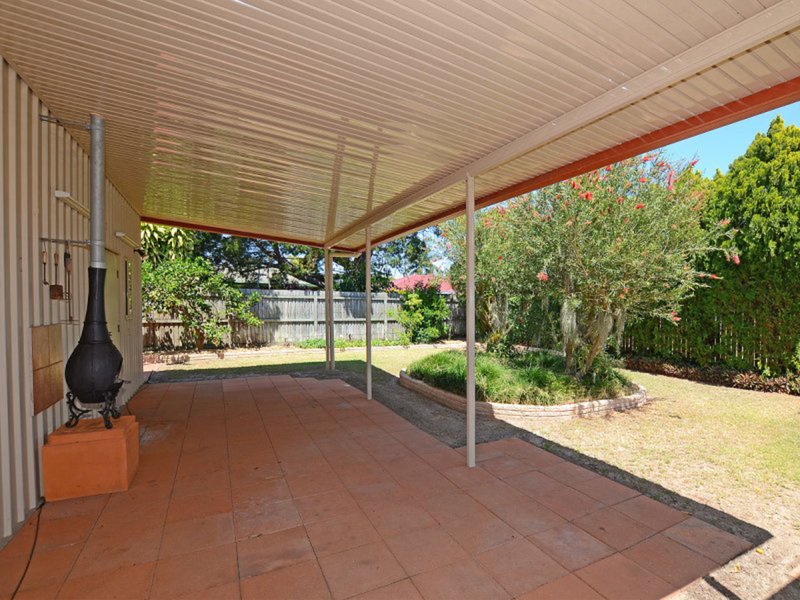 Photo - 67 Cunningham Street, Urangan QLD 4655 - Image 4