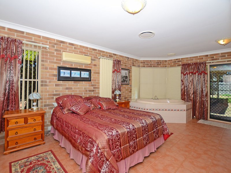 Photo - 67 Cunningham Street, Urangan QLD 4655 - Image 10