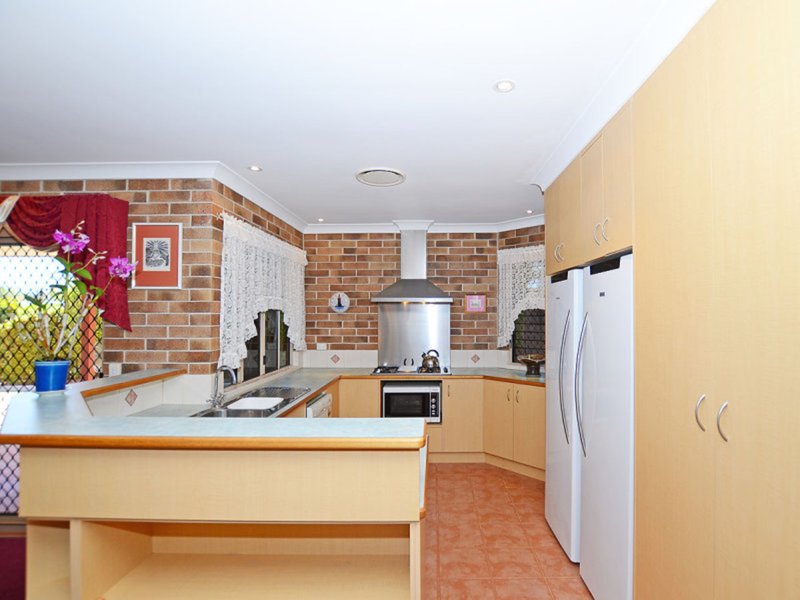 Photo - 67 Cunningham Street, Urangan QLD 4655 - Image 15