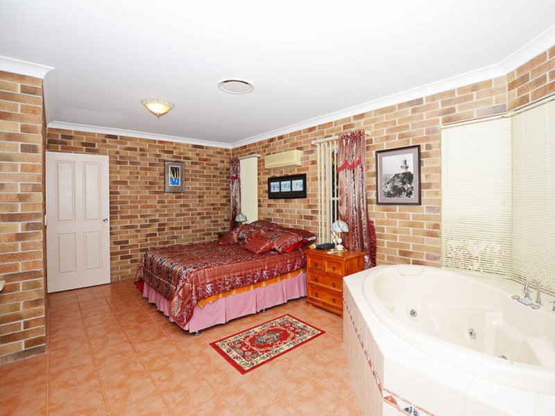 Photo - 67 Cunningham Street, Urangan QLD 4655 - Image 16