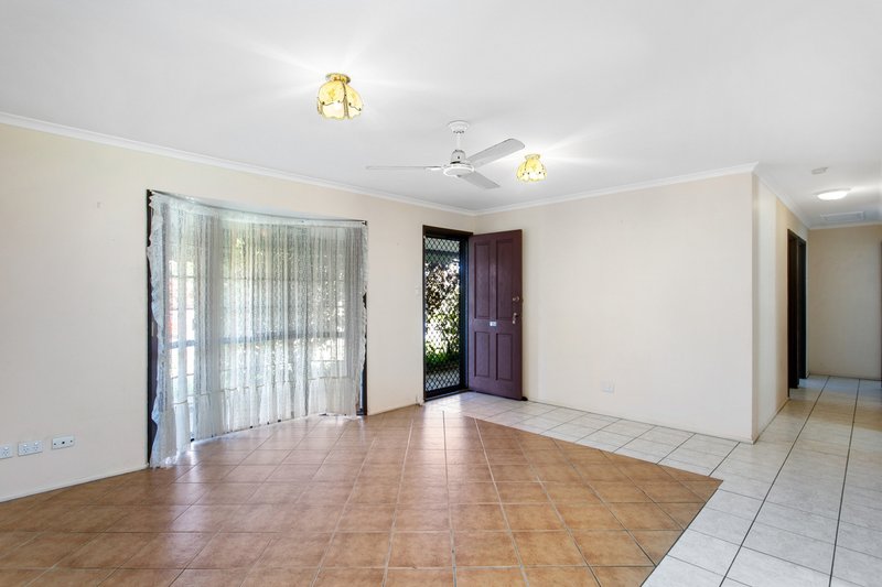 Photo - 67 Dolphin Dr , Bongaree QLD 4507 - Image 3