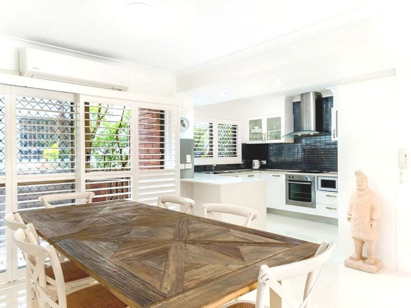 Photo - 6/7 Federation Avenue, Broadbeach QLD 4218 - Image 5