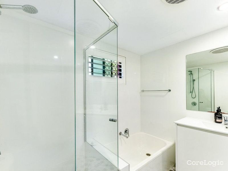 Photo - 6/7 Federation Avenue, Broadbeach QLD 4218 - Image 7