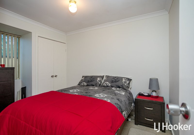 Photo - 67 Forest Lakes Drive, Thornlie WA 6108 - Image 17