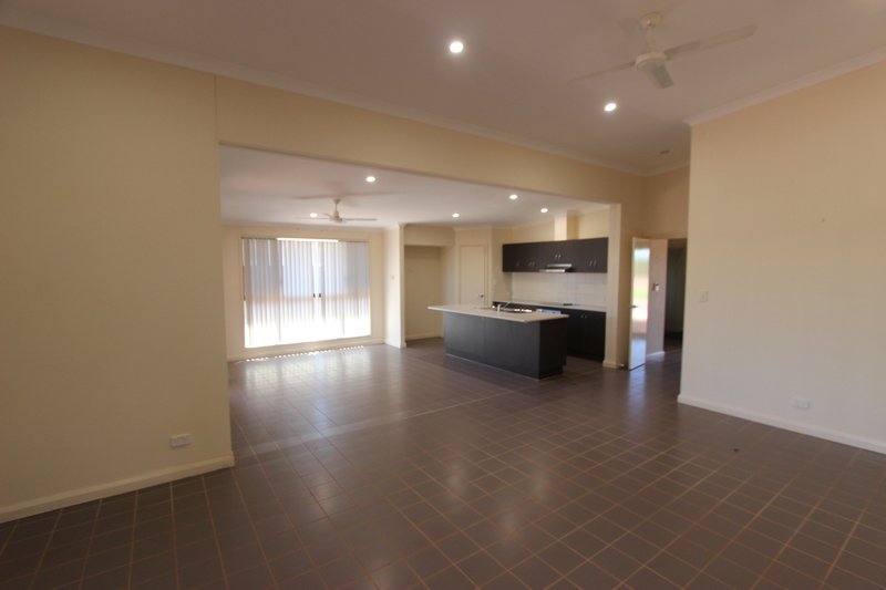 Photo - 67 Goshawk Circle, Nickol WA 6714 - Image 7