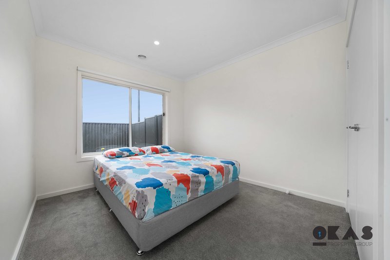 Photo - 67 Greenpoint Drive, Rockbank VIC 3335 - Image 6