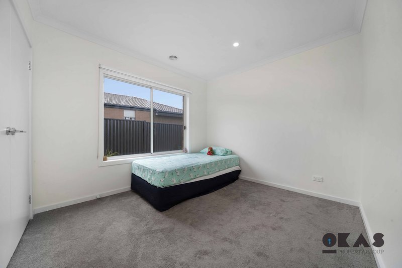 Photo - 67 Greenpoint Drive, Rockbank VIC 3335 - Image 7