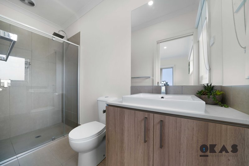 Photo - 67 Greenpoint Drive, Rockbank VIC 3335 - Image 8