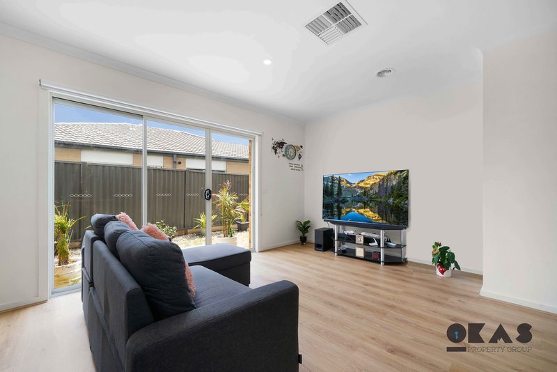 Photo - 67 Greenpoint Drive, Rockbank VIC 3335 - Image 12