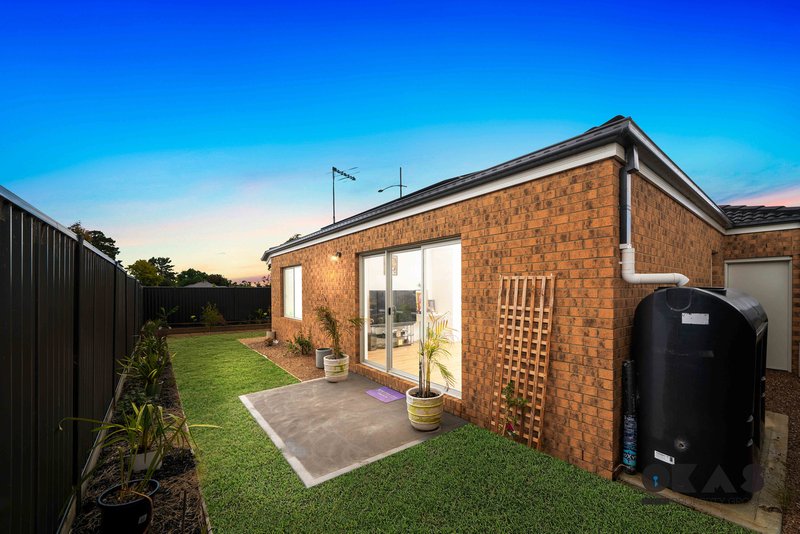 Photo - 67 Greenpoint Drive, Rockbank VIC 3335 - Image 14