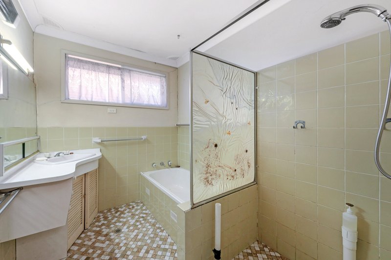 Photo - 67 Hazel Street, Georges Hall NSW 2198 - Image 6