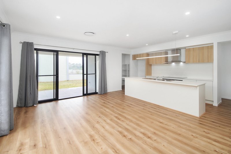 Photo - 67 Highbury Court, Greenbank QLD 4124 - Image 5