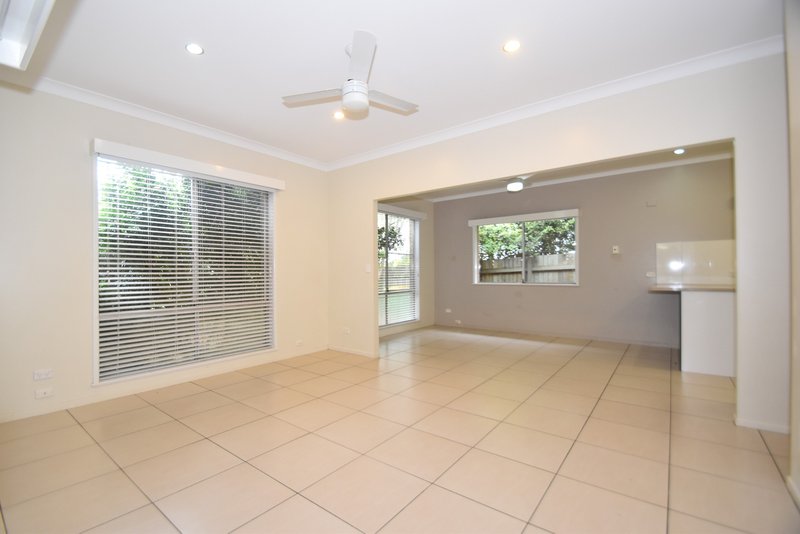 Photo - 67 Hoepper Street, Kearneys Spring QLD 4350 - Image 2