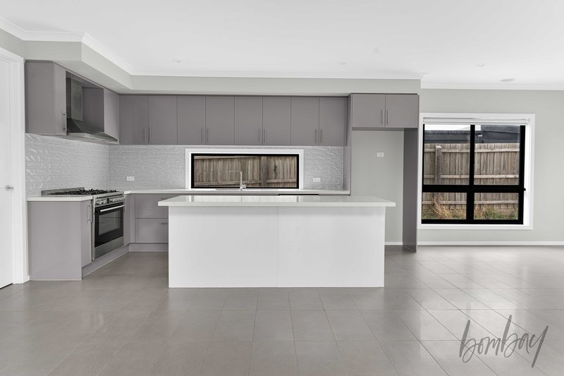 Photo - 67 Holly Drive, Wallan VIC 3756 - Image 3