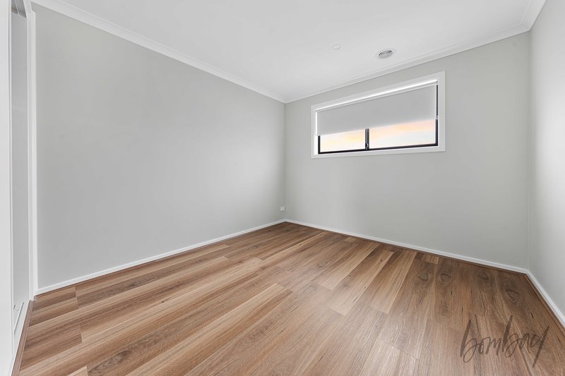 Photo - 67 Holly Drive, Wallan VIC 3756 - Image 11